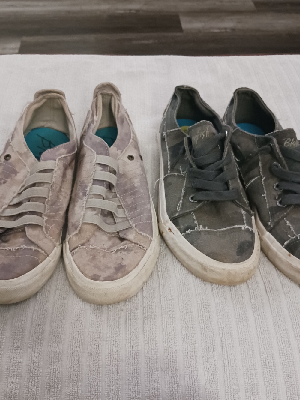 Blowfish Womens Canvas Sneakers in Tan and Green Camo